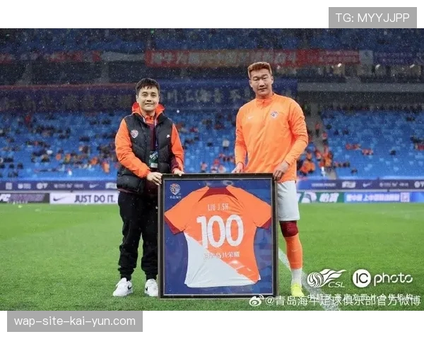 上海海港加布里埃尔半场补时包抄推射 保留逆转希望